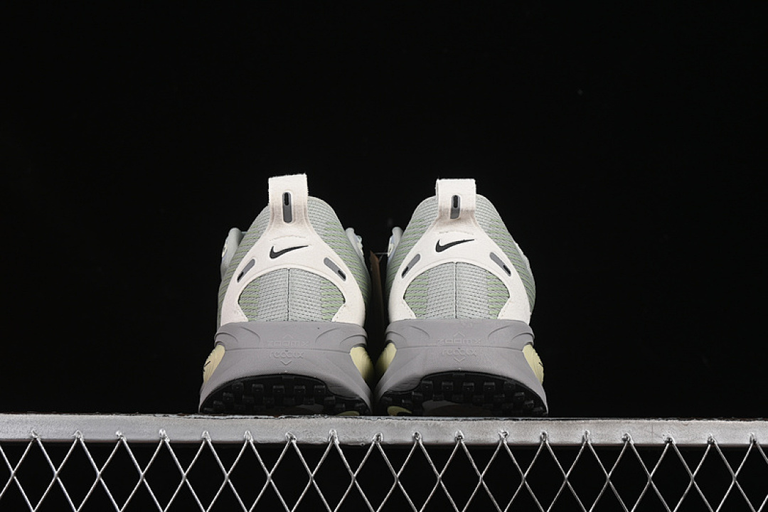 Nike [HM6803-002]-[AIR ZOOM VOMERO 18 LIGHT SILVER/BARELY VOLT/DUSTY OLIVE/COLLEGE GREY]-[36-45] - Image 14