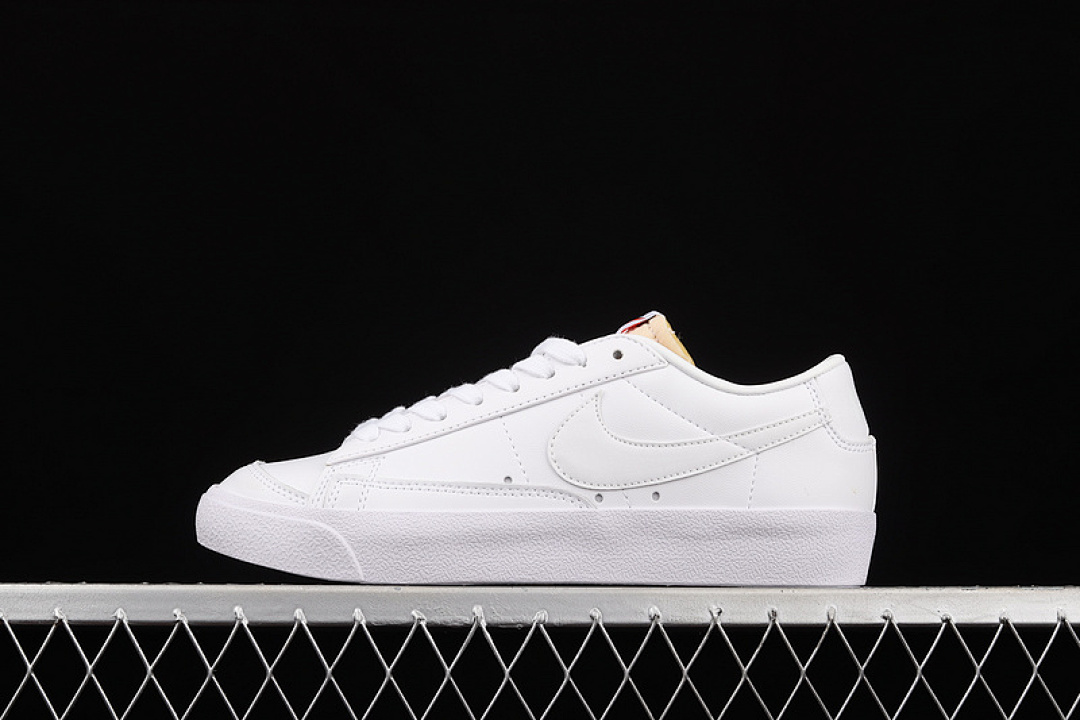 Nike Nike [DC4769-101]-[BLAZER LOW 77 WHITE/WHITE/WHITE]-[WOMAN:36-39]-[MAN:40-45], photo 1