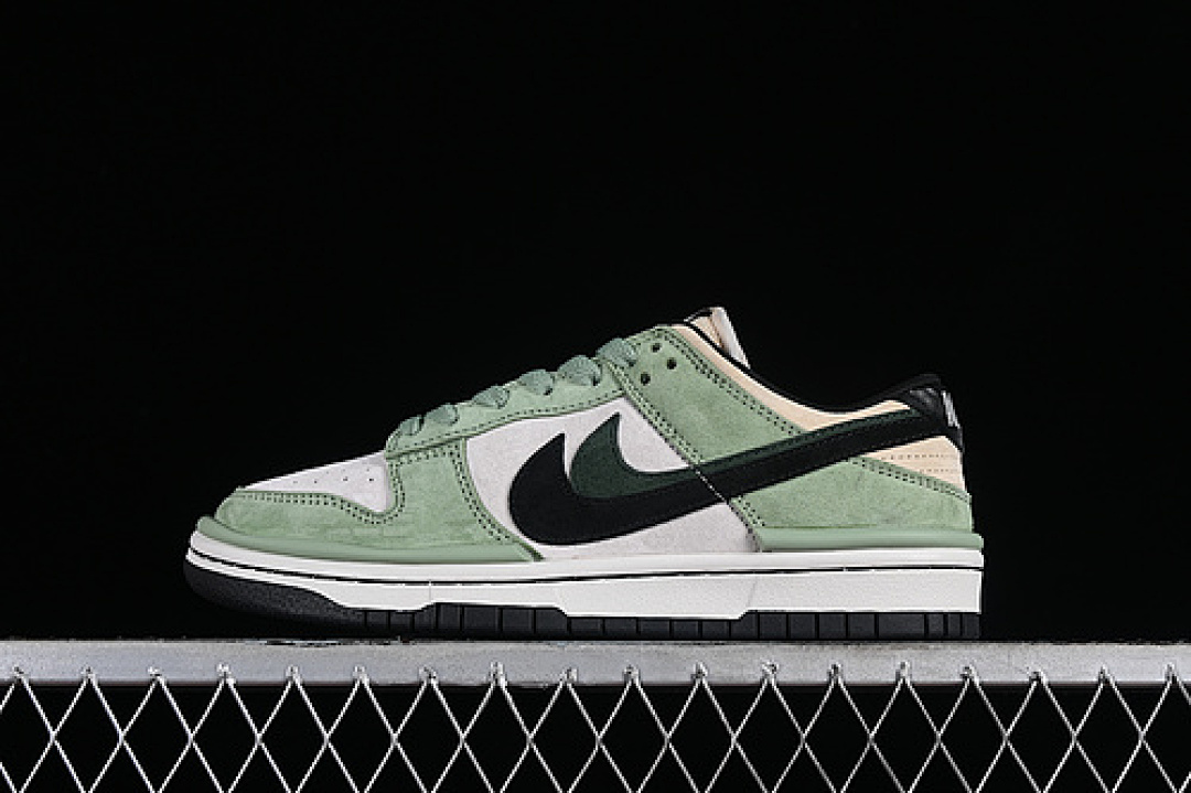 Unbranded [DZ2794-766]-[OTOMO KATSUHIRO SB DUNK LOW WHITE/BLACK/GREEN]-[WOMAN:36-39]-[MAN:40-47.5], photo 1