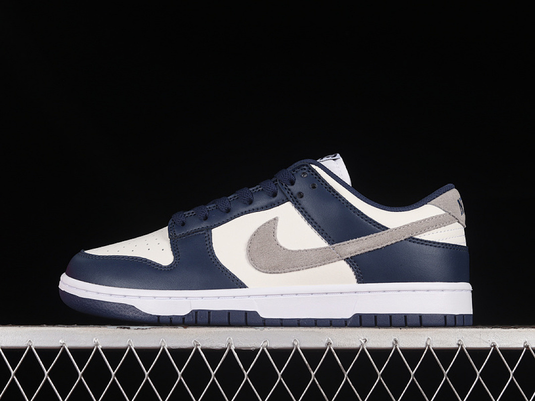 Nike DUNK LOW MIDNIGHT NAVY/LIGHT SMOKE GREY/SUMMIT WHITE · FD9749-400, photo 1