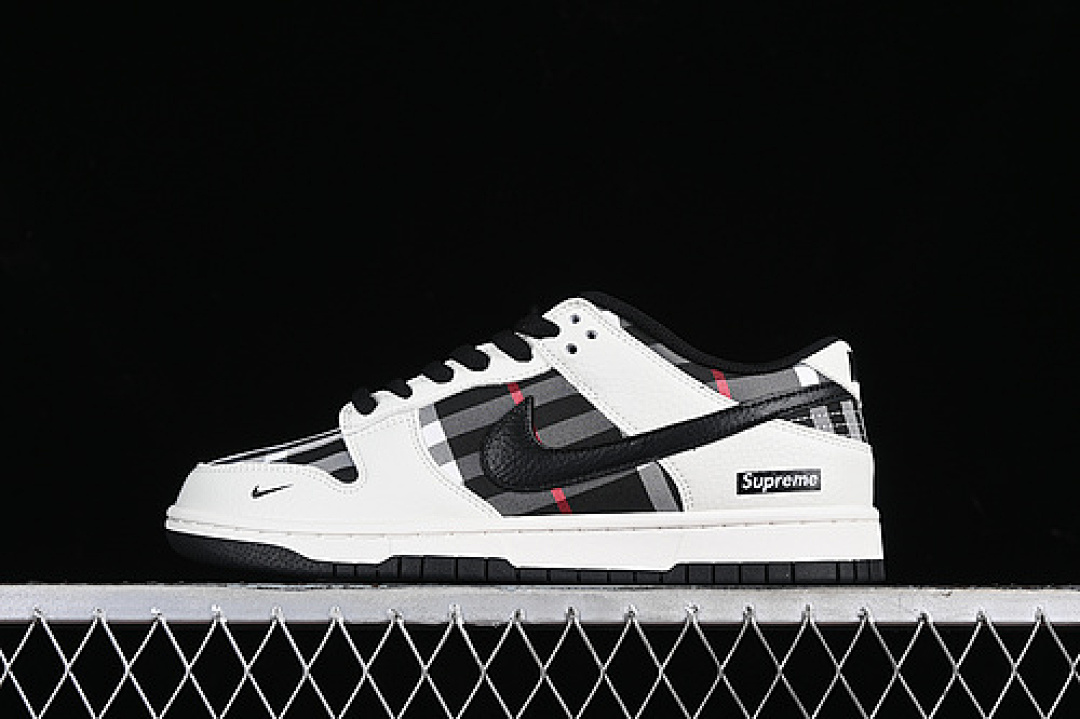 Supreme Nike SB DUNK LOW SUPREME WHITE/BLACK · SP1098-071, photo 1