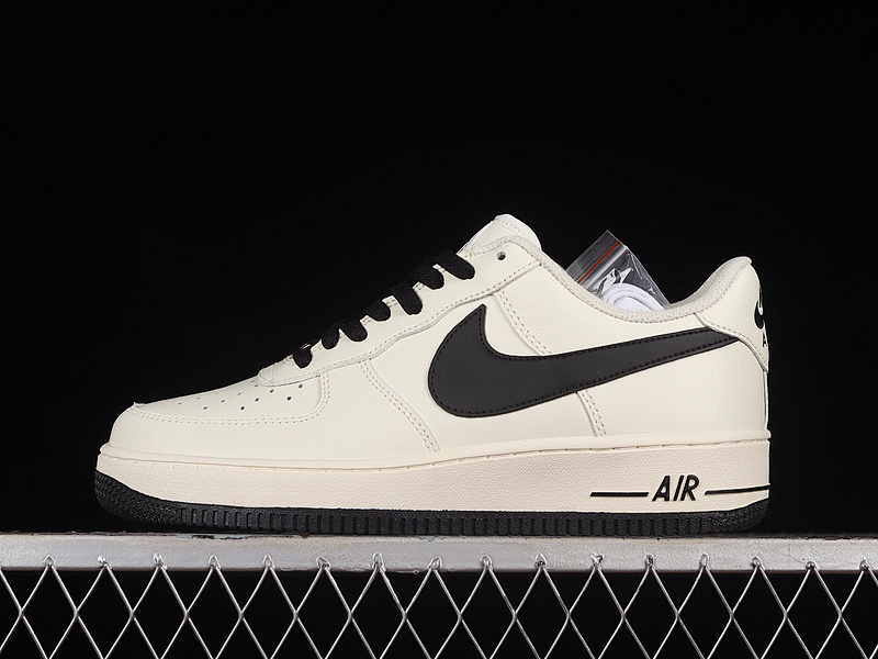 Nike Nike AIR FORCE 1 07 LOW BLACK/OFF WHITE · SP0758-023, photo 1