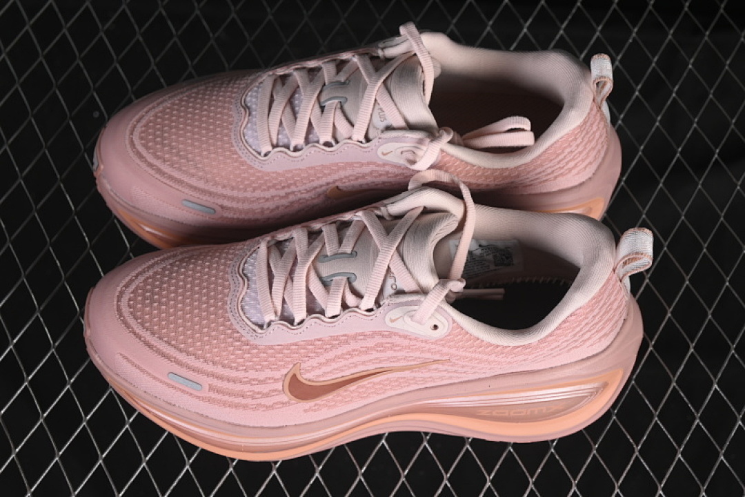 Nike [HV8154-601]-[VOMERO PLUS PARTICLE PINK/ROSE GOLD/SILT RED]-[WOMAN:35.5-39]-[MAN:40-42] - Image 11