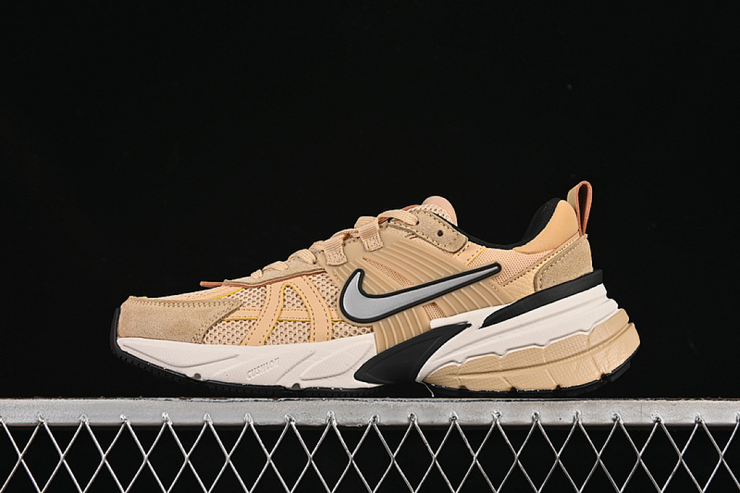 V2K RUNTEKK RUN BEIGE/WHITE/BLACK · FN6703-200, photo 1
