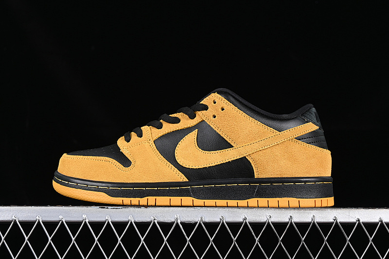 Nike SB DUNK LOW PRO IOWA UNIVERSITY GOLD/UNIVERSITY GOLD-BLACK · 304292-706, photo 1