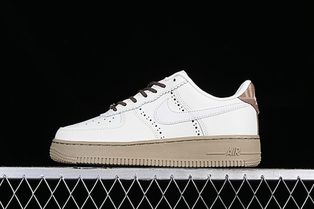 Nike Nike AIR FORCE 1 07 LOW WHITE/BROWN/GREY · FV3700-112, photo 1