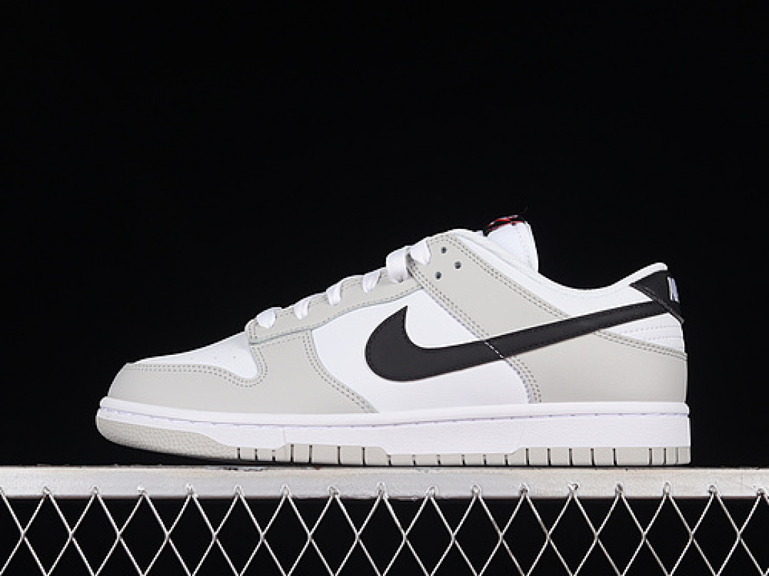 On Running Nike DUNK LOW SB GREY FOG/BLUE CHILL/PINK FOAM/BLACK · DR9654-001, photo 1
