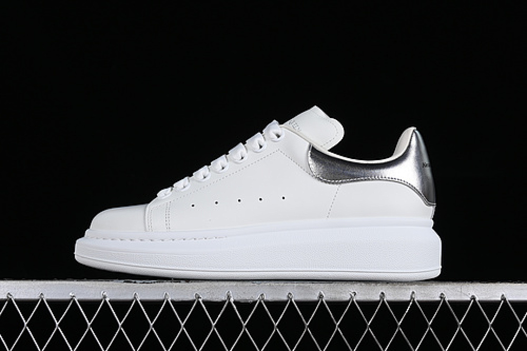 Alexander McQueen [ALEXANDER MCQUEEN WHITE/SILVER]-[WOMAN:35-39]-[MAN:40-44], photo 1