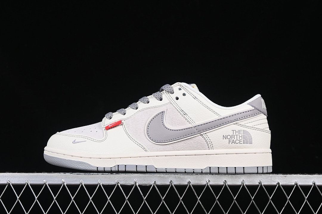Nike SB DUNK LOW GREY/WHITE · BB7518-015, photo 1