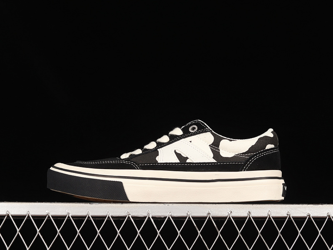 On Running [VISION STREET WEAR STICK BLACK/WHITE/BLACK]-[WOMAN:35-39]-[MAN:40-43], photo 1