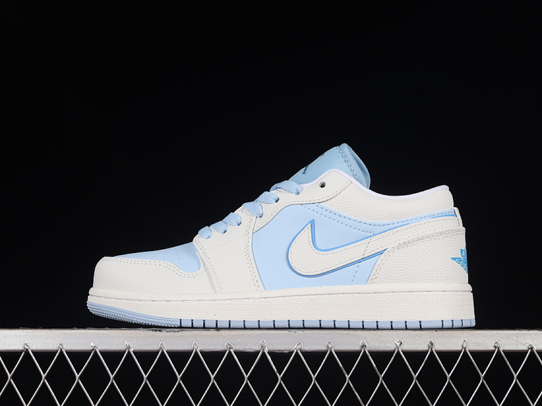 Jordan AIR Jordan 1 LOW SE REVERSE ICE BLUE SAIL/DARK POWDER BLUE/ICE BLUE · DV1299-104, photo 1