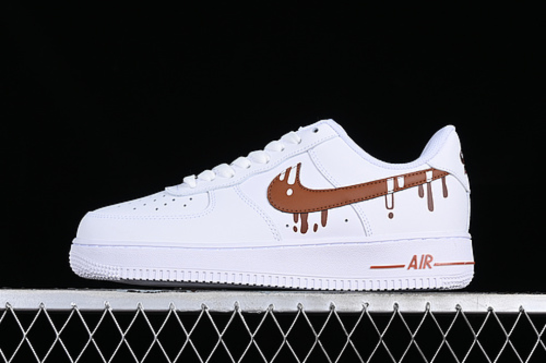 Nike Nike AIR FORCE 1 07 LOW BROWN/WHITE · CW2288-008, photo 1