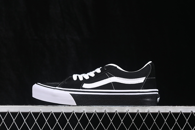 SK8 LOW TOP CASUAL SKATE SHOES BLACK/WHITE · VN0A5EE4Y301, photo 1