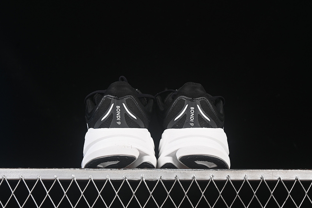 On Running [1162011 BWHT]-[HOKA ONE BONDI 9 BLACK/WHITE]-[WOMAN:36-39]-[MAN:40-45] - Image 14