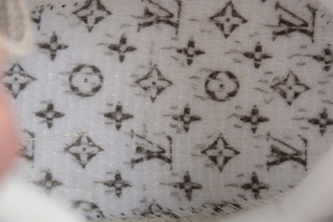 Louis Vuitton [L*V TRAINER SNEAKERS WHITE/WHITE/WHITE]-[WOMAN:35-40]-[MAN:39-45] - Image 5