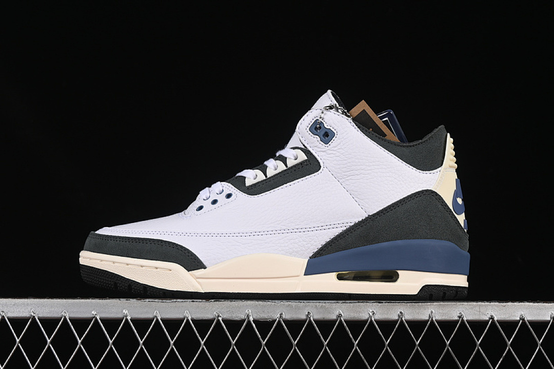 Jordan A MA MANIÉRE X Jordan 3 RETRO OG SP WHITE/DIFFUSED BLUE/ANTHRACITE/MUSLIN · HV8571-100, photo 1