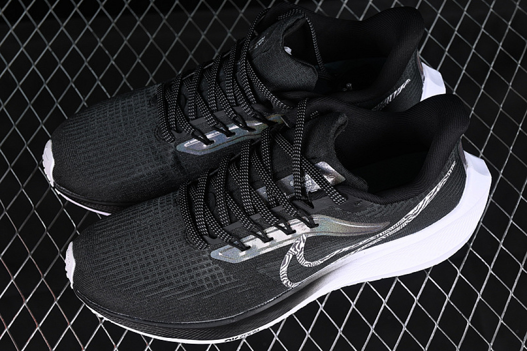 Nike [DR9619-001]-[AIR ZOOM PEGASUS 39 BLACK ZEBRA IRIDESCENT BLACK/WHITE]-[UNSIEX:36-45] - Image 15