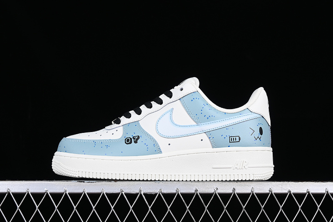 Nike Nike AIR FORCE 1 07 LOW WHITE/BLUE · CW2568-033, photo 1