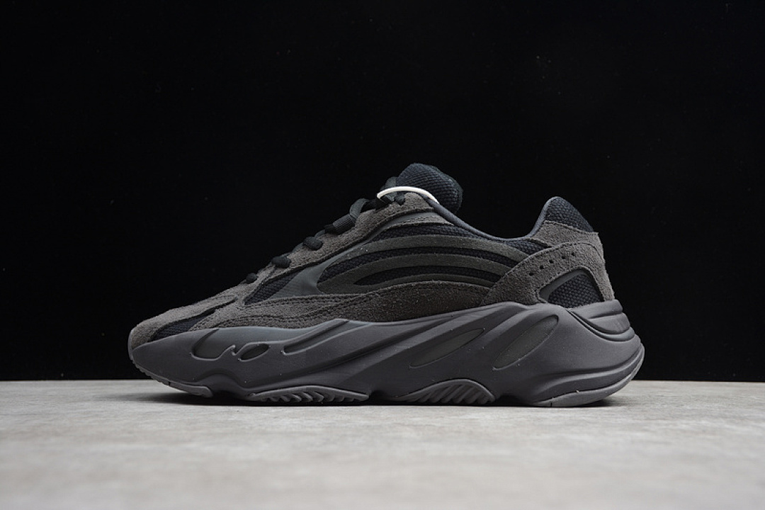 On Running Adidas GT YEEZY BOOST 700 UTILITY BLACK/UTILITY BLACK · FV5304, photo 1