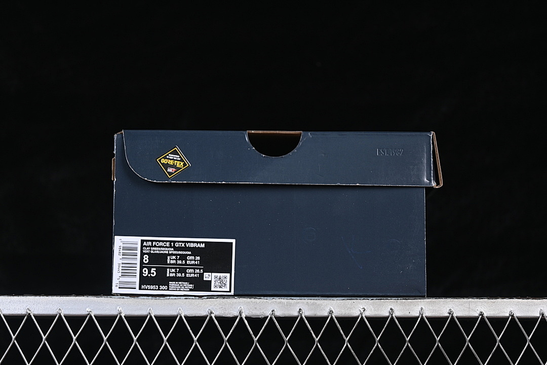 Nike [HV5953-300]-[AIR FORCE 1 LOW GORE-TEX VIBRAM CLAY GREEN/BLACK]-[WOMAN:36-39]-[MAN:40-45] - Image 12