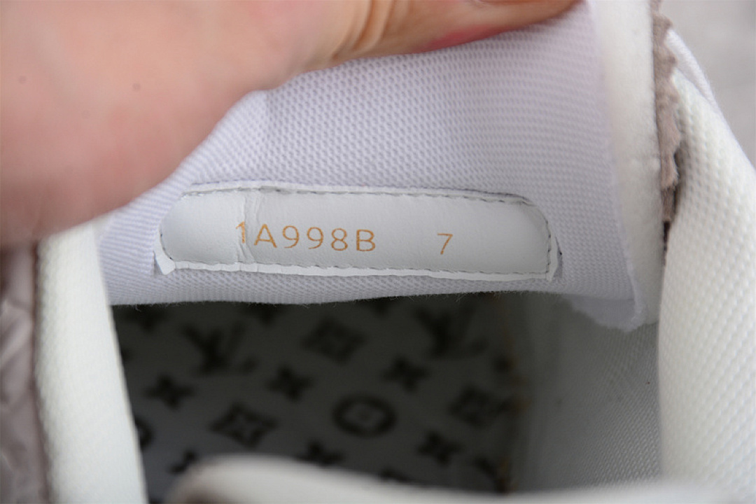 Louis Vuitton [L*V TRAINER LOW SNEAKER WHITE/WHITE/GREY]-[WOMAN:35-39]-[MAN:40-45] - Image 4