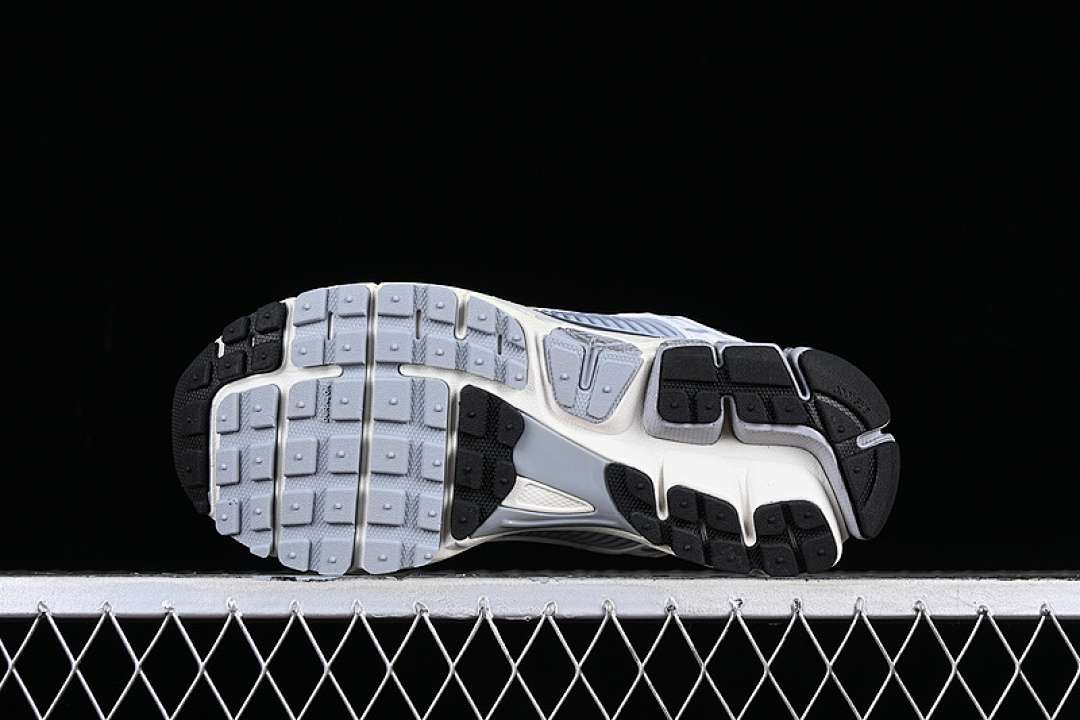 Nike [FD9919-001]-[ZOOM VOMERO 5 SP GREY/SILVER/BLACK/WHITE]-[WOMAN:36-39]-[MAN:40-45] - Image 14