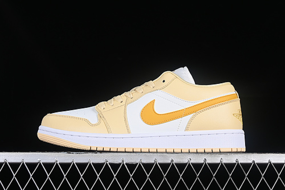 Jordan WMNS AIR Jordan 1 LOW TEAM GOLD/WHITE · DC0774-170, photo 1