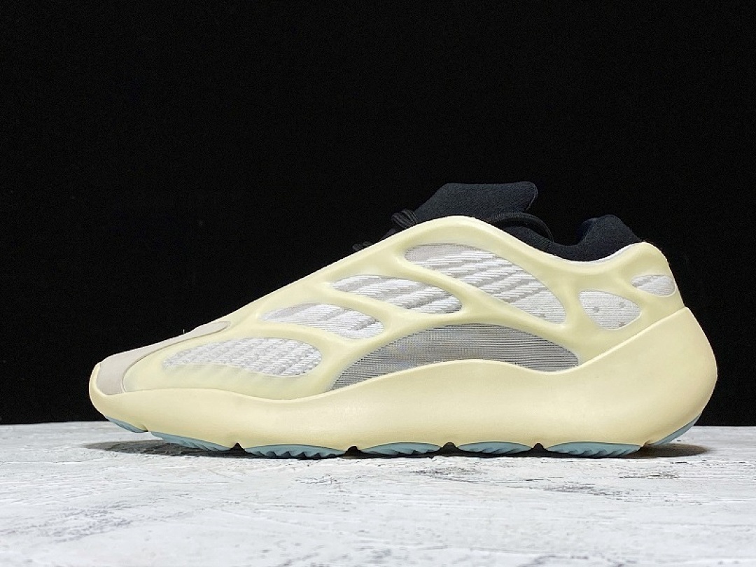 On Running [FW4980]-[PK YEEZY BOOST 700 V3 AZAEL/AZAEL/AZAEL]-[WOMAN:36-39]-[MAN:40-47], photo 1