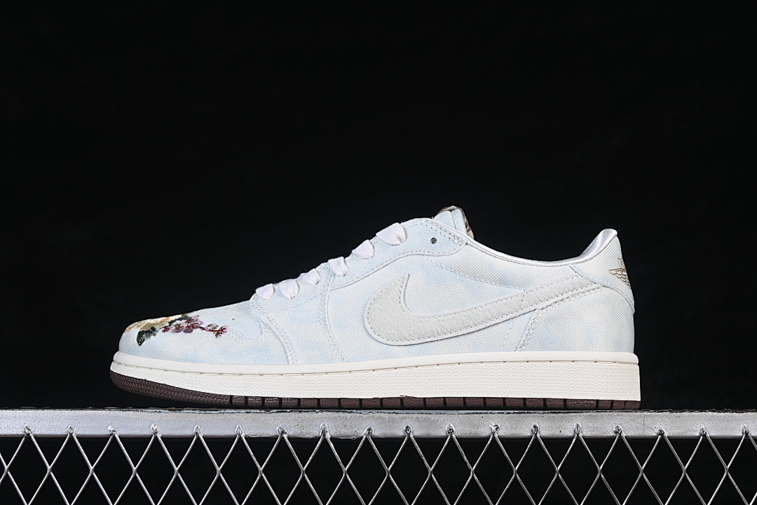Jordan [IQ1109-011]-[JORDAN 1 RETRO LOW OG GREY/SAIL/CHOCOLATE/GOLD]-[WOMAN:35.5-39]-[MAN:40-48.5], photo 1