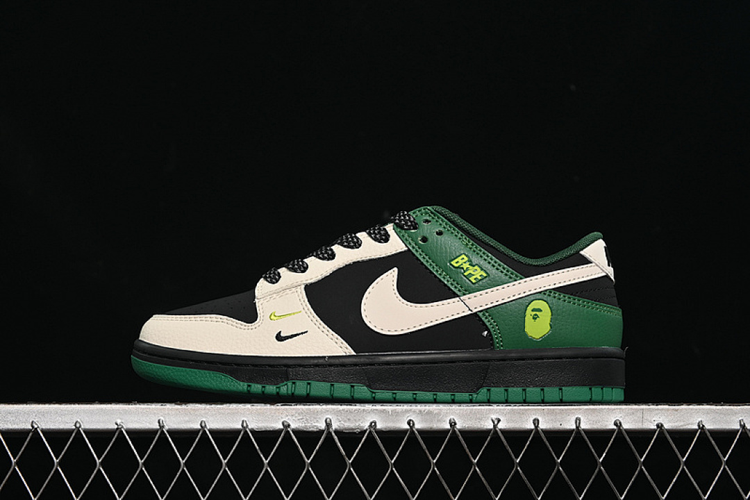 Bape [QW5836-015]-[SB DUNK LOW BAPE WHITE/BLACK/GREEN]-[WOMAN:36-39]-[MAN:40-45], photo 1