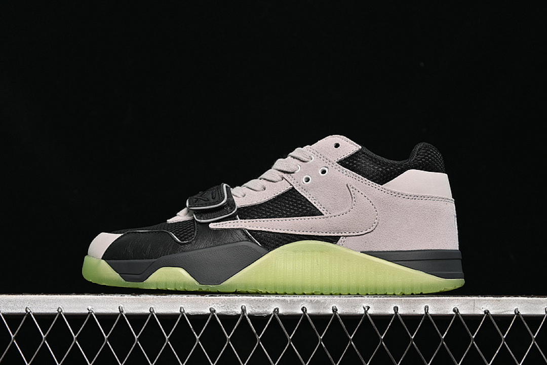 Jordan [IH7971-001]-[CHASE B X TRAVIS SCOTT JORDAN JUMPMAN JACK TR GREY/BLACK/GREEN]-[MAN:40-48.5], photo 1