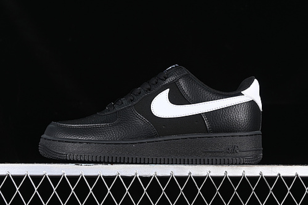 Nike Nike AIR FORCE 1 07 LOW OFF WHITE/BLACK · CW2288-111, photo 1