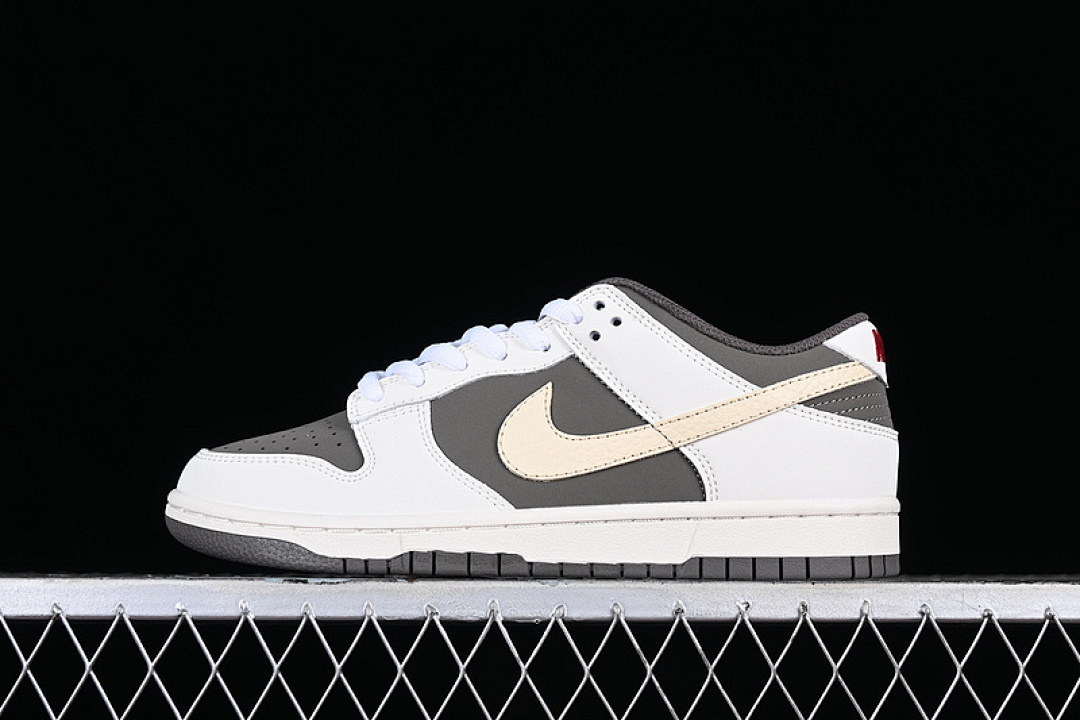 Unbranded [TT3636-023]-[OTOMO KATSUHIRO X SB DUNK LOW WHITE/BROWN/GREEN]-[WOMAN:36-39]-[MAN:40-45], photo 1