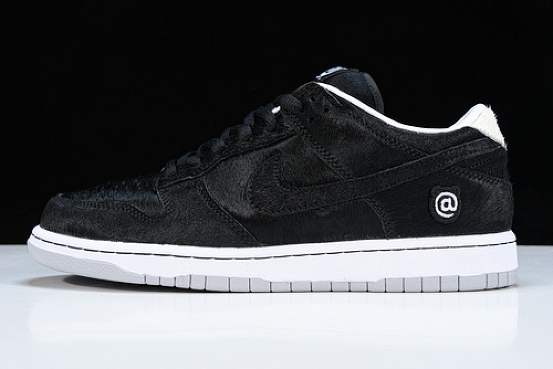 Nike MEDICOM TOY X SB DUNK LOW BE@RBRICK BLACK/WHITE · CZ5127-001, photo 1