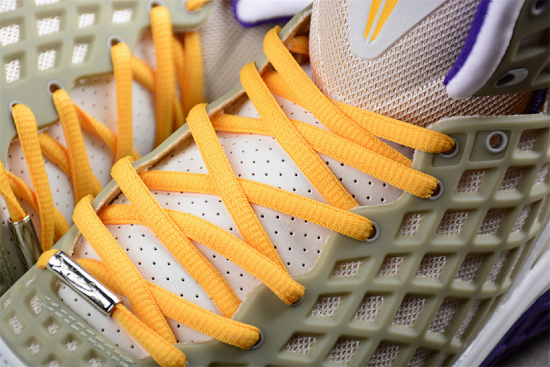 Nike [318090-072]-[ZOOM KOBE 3 LAKERS MTLLC SLVR/CNYN GLD-VRSTY PRPL]-[MAN:40-46] - Image 9