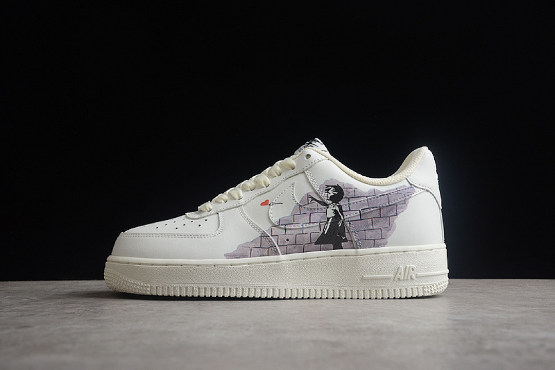 Nike Nike AIR FORCE 1 07 LOW PARIS VALENTINE OFF WHITE/BLACK/WHITE · LZ5988-505, photo 1