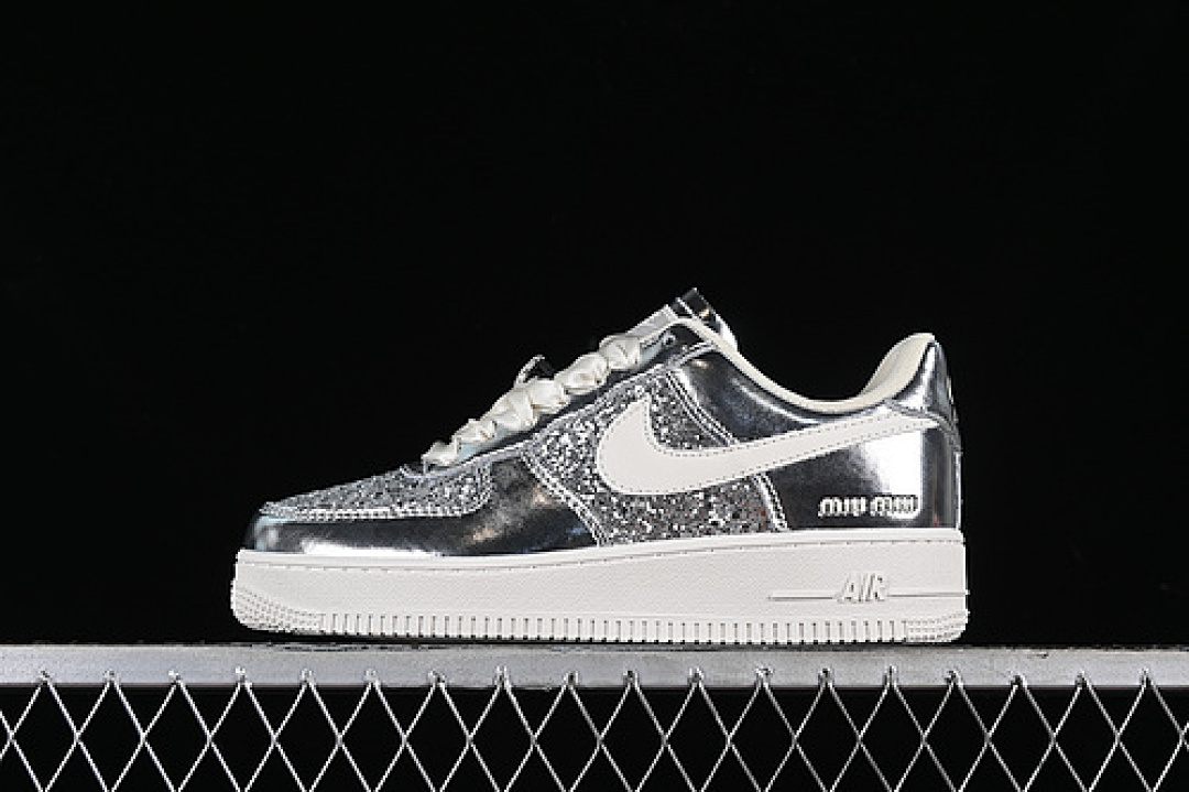 Nike [AF2406-010]-[AIR FORCE 1 07 LOW TIME IMPRINT WHITE/SILVER]-[WOMAN:36-39]-[MAN:40-45], photo 1