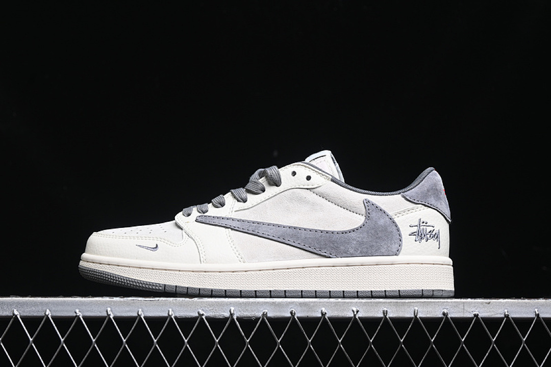 Jordan TRAVIS SCOTT X FRAGMENT DESIGN AIR Jordan 1 LOW OG SP WHITE/GREY/RED · XZ6868-001, photo 1