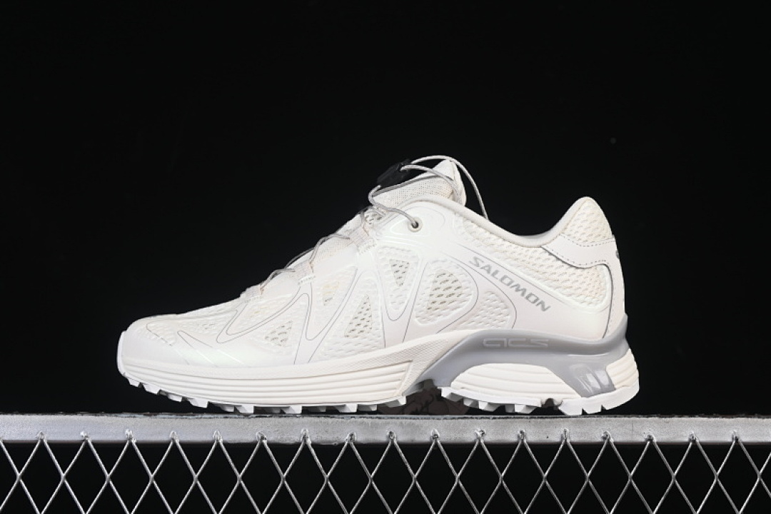 On Running [477962-26]-[XT-WHISPER WHITE/WHITE]-[WOMAN:36-39]-[MAN:40-46.5] - Image 2