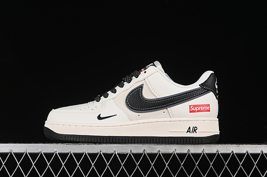 Nike Nike AIR FORCE 1 07 LOW SUPREME BLACK/WHITE · XZ3368-001, photo 1