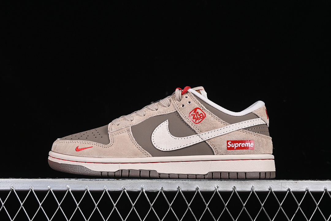 Supreme [AG3702-851]-[SB DUNK LOW SUPREME WHITE/GREY/BROWN]-[WOMAN:36-39]-[MAN:40-45], photo 1