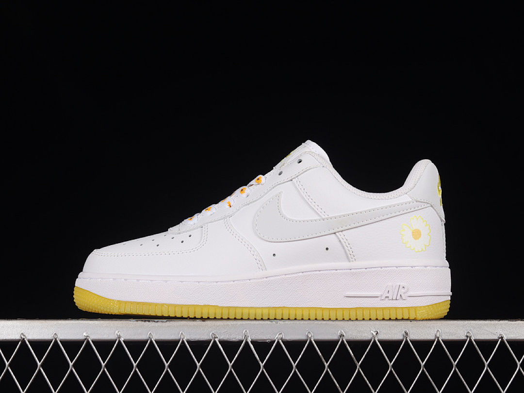 Nike [CR6566-098]-[AIR FORCE 1 LOW 07 WHITE/WHITE/YELLOW]-[WOMAN:36-39]-[MAN:40-45], photo 1