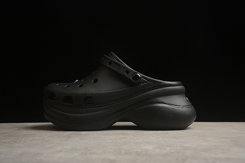 Crocs [CROCS CLASSIC CLOG BLACK]-[WOMAN:34-40]