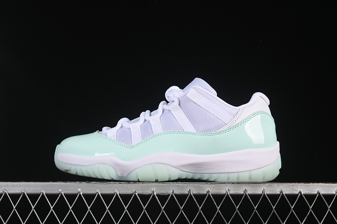 Jordan [AH7860-103]-[AIR JORDAN 11 LOW LGLOO WHITE/GREEN]-[WOMAN:36-39]-[MAN:40-47.5], photo 1