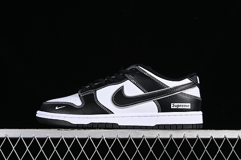 Supreme Nike SUPREME SB DUNK LOW WHITE/BLACK · RM2308-332, photo 1