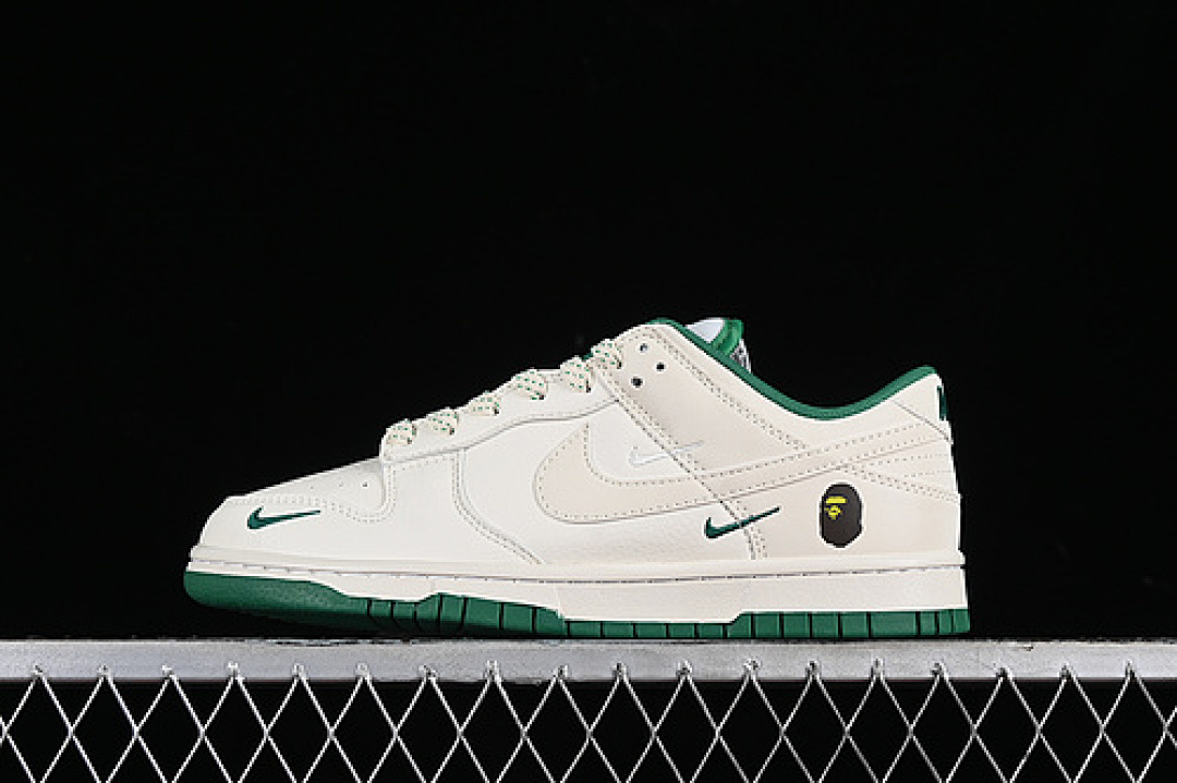 Bape [XD6188-026]-[SB DUNK LOW BAPE OFF WHITE/GREEN]-[WOMAN:36-39]-[MAN:40-46], photo 1
