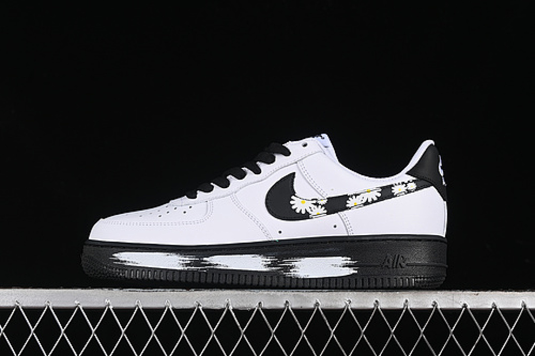 Nike [CK7663-102]-[AIR FORCE 1 07 LOW WHITE/BLACK]-[WOMAN:36-39]-[MAN:40-45], photo 1