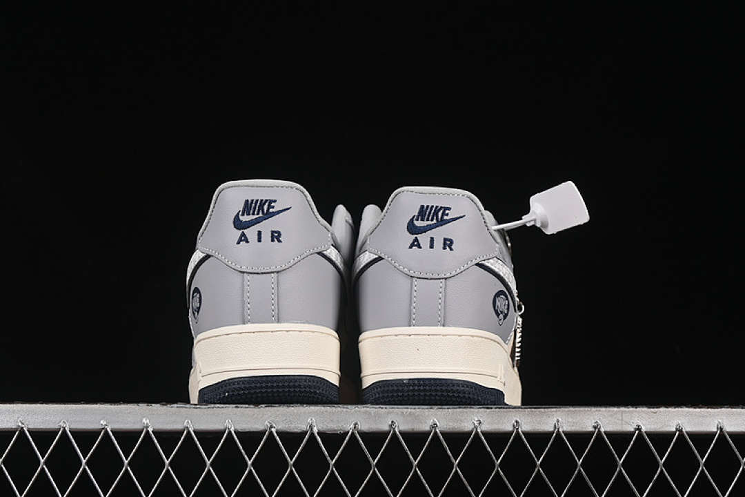Nike [KK1988-077]-[AIR FORCE 1 07 LOW KAWS WHITE/GREY]-[WOMAN:36-39]-[MAN:40-45] - Image 14