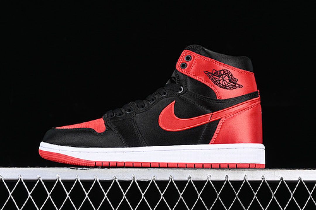 Jordan AIR Jordan 1 HIGH OG SATIN BRED WHITE/BLACK/RED · FD4810-061, photo 1