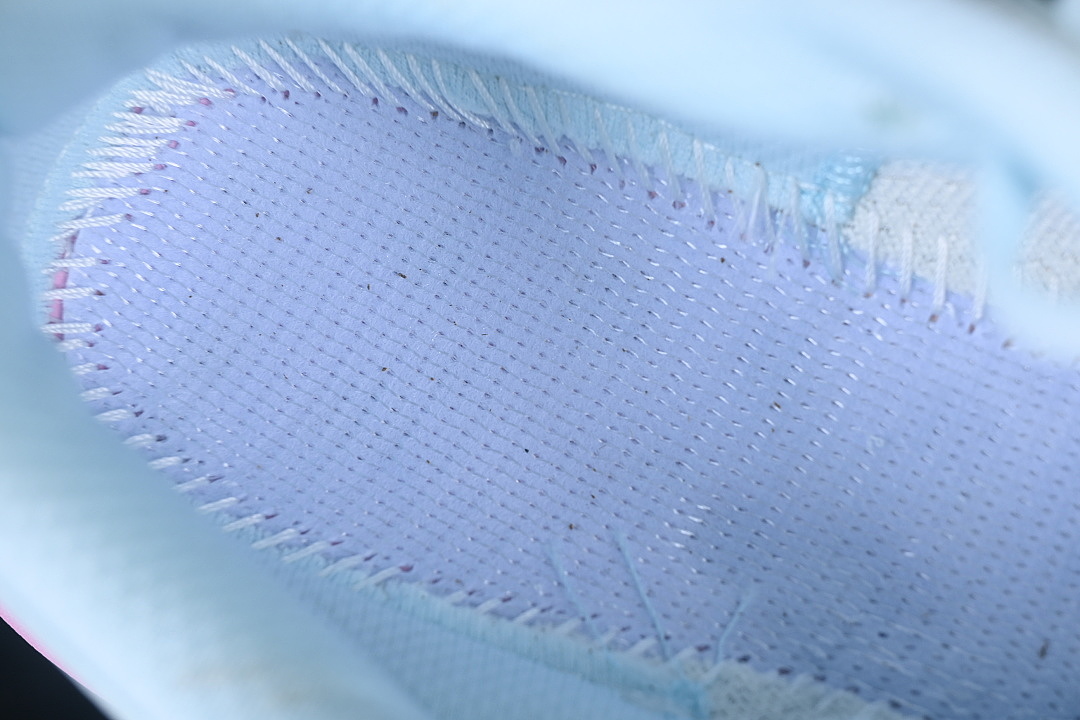 On Running [1162012 GNGB]-[ONE BONDI 9 CUSHIONED RUNNING SHOES SKY BLUE/PINK]-[WOMAN:36-39]-[MAN:40-41] - Image 4